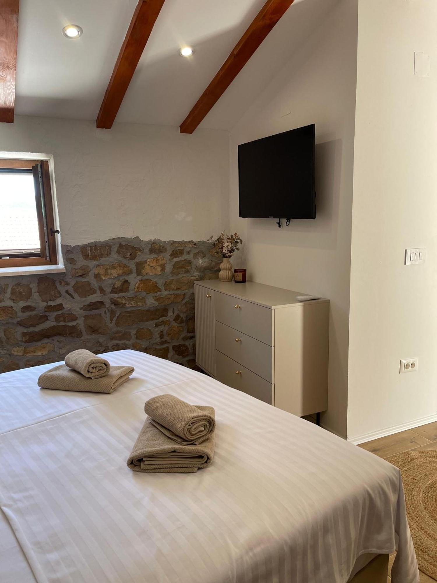 Monte Cristo Wines & Rooms Kuna Peljeska Ngoại thất bức ảnh
