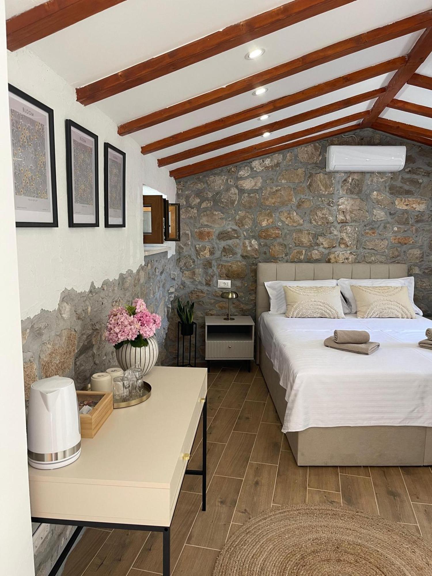 Monte Cristo Wines & Rooms Kuna Peljeska Ngoại thất bức ảnh