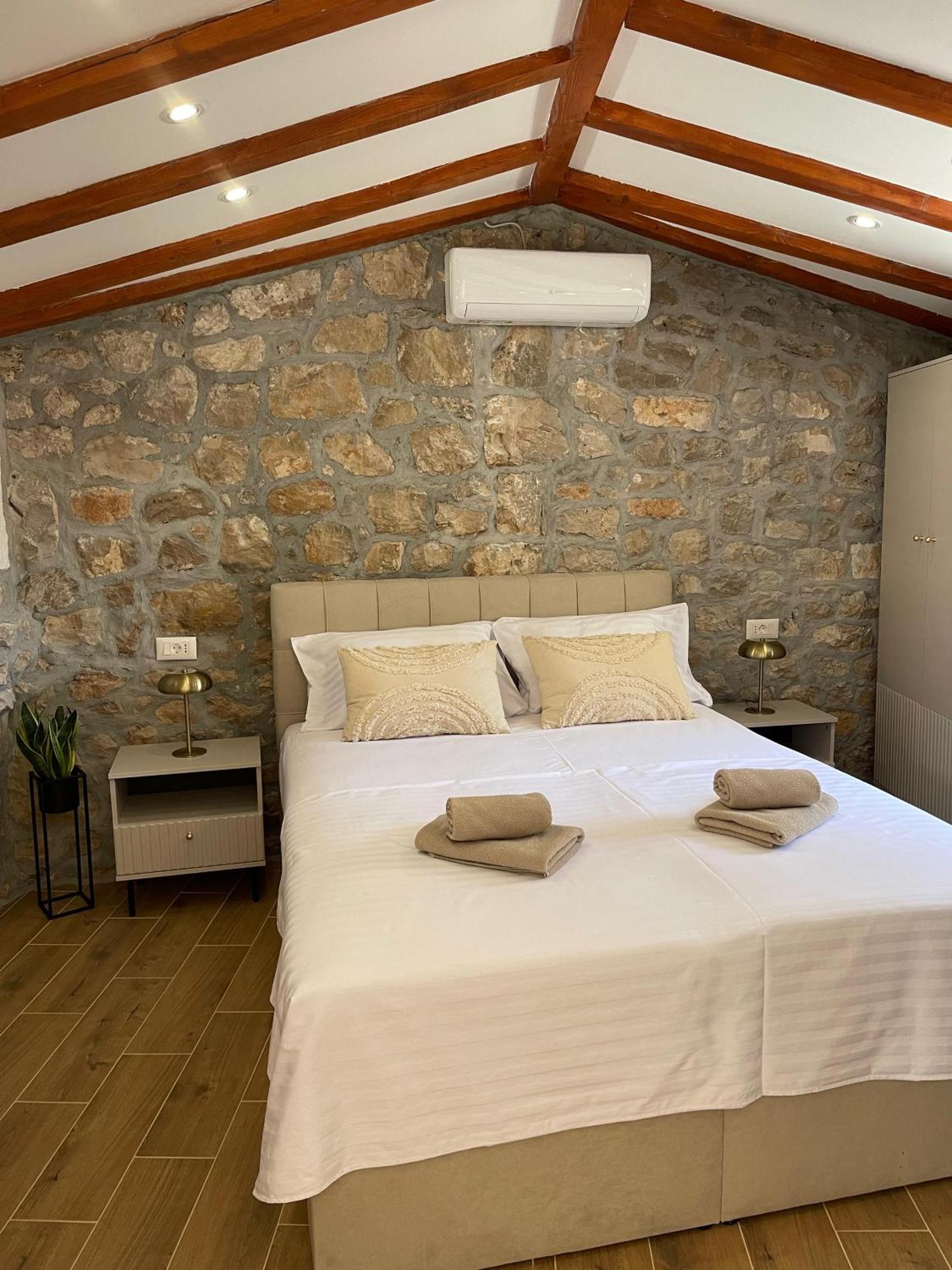 Monte Cristo Wines & Rooms Kuna Peljeska Ngoại thất bức ảnh